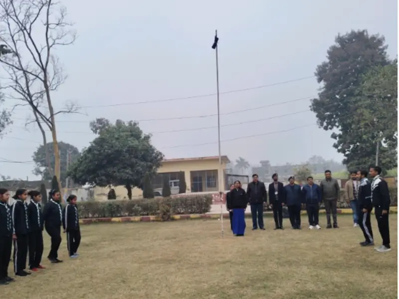 DIET principal of Bijnor singing national anthem with scout guide